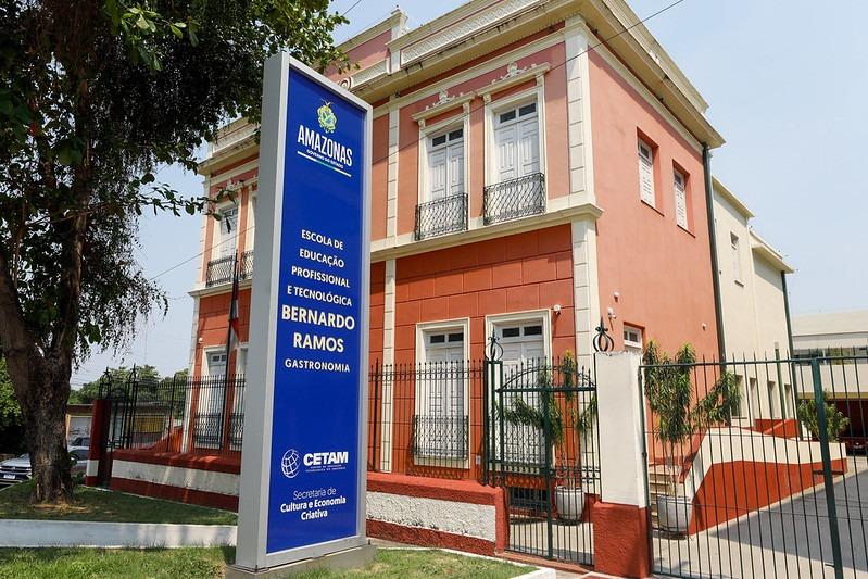 Governo do Amazonas já qualificou mais de 500 alunos para o mercado de trabalho com a Escola de Gastronomia Bernardo Ramos