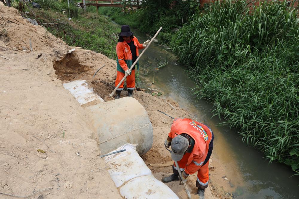 Prefeitura de Manaus implanta nova rede de drenagem profunda em comunidade no bairro Tarumã