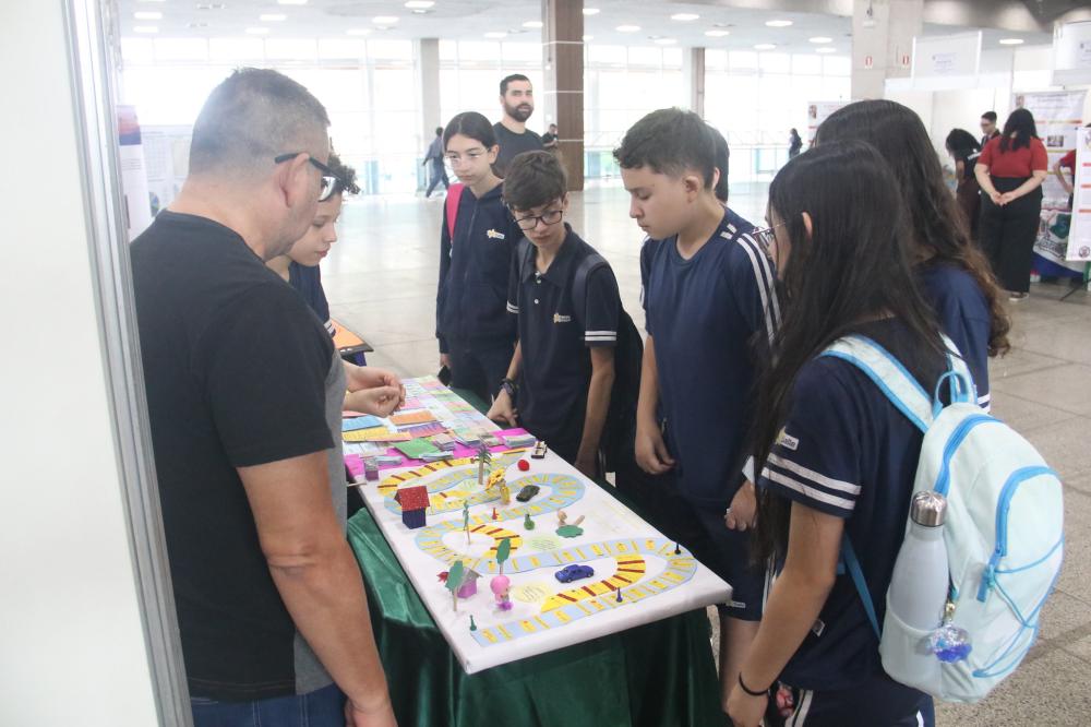 Prefeitura de Manaus participa da 4ª Feira Amazonense de Matemática com Projeto de Educação Financeira da EJA