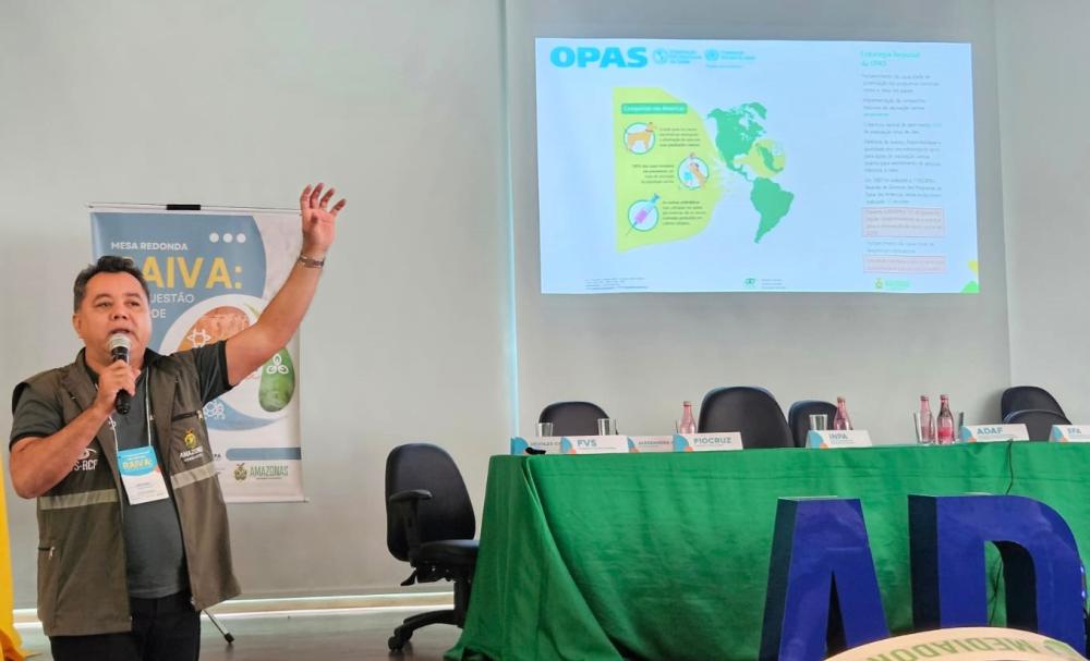 FVS-RCP destaca prevenção à raiva em mesa redonda voltada a profissionais de saúde em Manaus