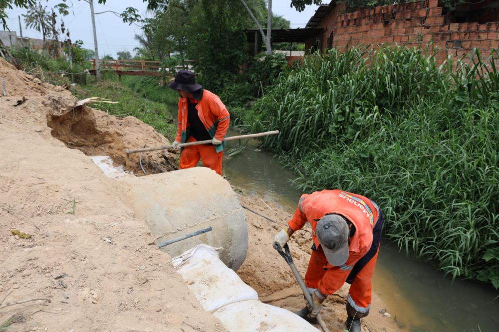 Prefeitura de Manaus trabalha na implantação de rip-rap para conter erosão na zona Oeste