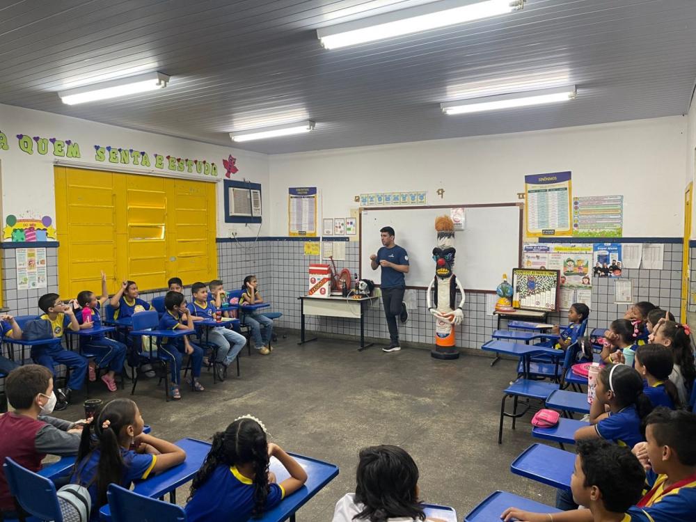 Equipes da Prefeitura de Manaus discutem racismo em ação do programa ‘Saúde na Escola’
