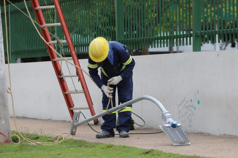 Governo do Amazonas implanta nova iluminação pública e melhorias na área externa do Complexo de Saúde da Zona Sul