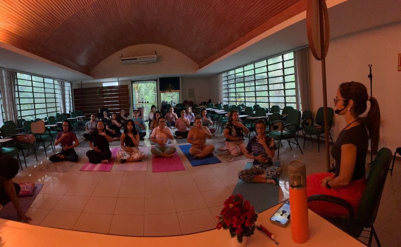 Profissionais de saúde da prefeitura participam de curso de meditação como abordagem terapêutica