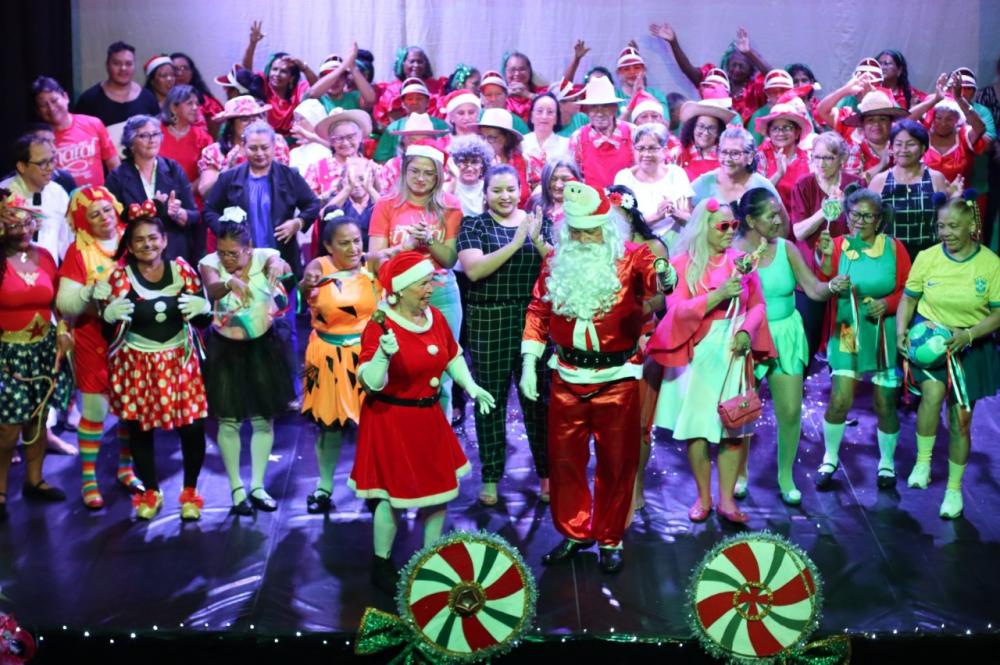 ‘Fábrica do EnvelheSer 60+’: idosos encerram ano com espetáculo que une Natal e alegrias trazidas por programa do Governo do Amazonas