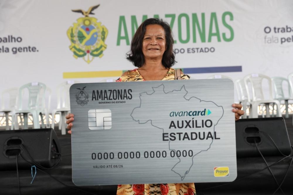 'Esse cartão veio na hora certa para manter a família', afirma beneficiário do Auxílio Estadual