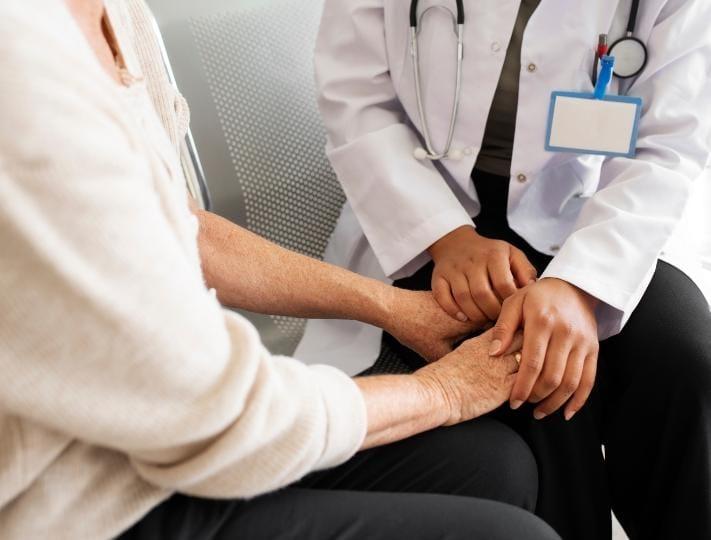 MP do Amazonas apura denúncias de desrespeito a idosos em unidades de saúde de Manaus e instaura procedimento