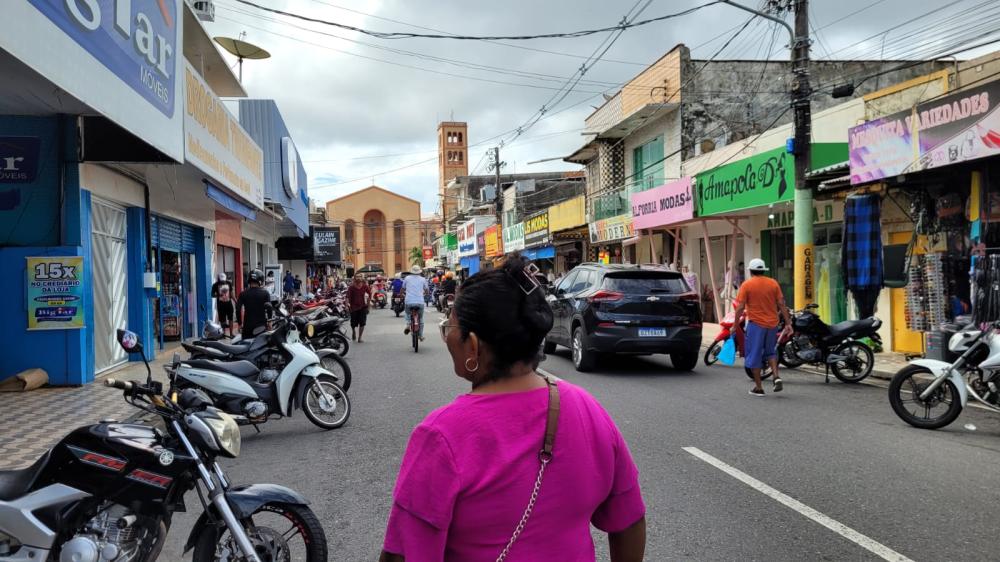 Parintinenses aproveitam Fim de Ano para renovar guarda-roupa e preparar-se para 2025