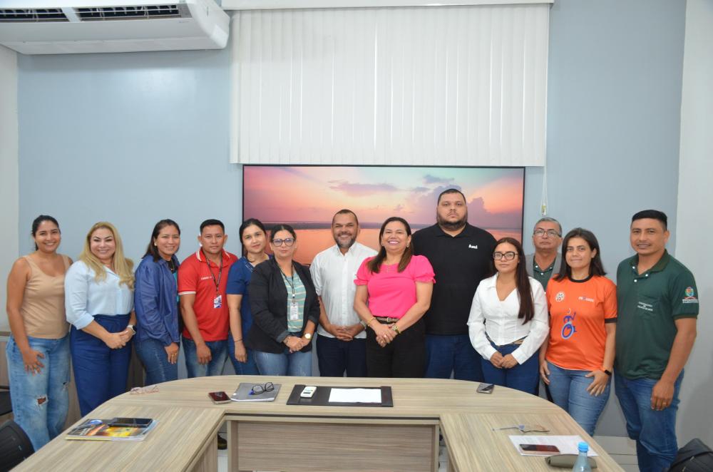 Prefeitura de Parintins promove reunião para prevenir incidentes envolvendo fauna no aeroporto