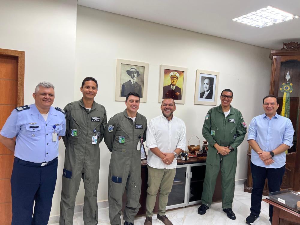 Prefeito Mateus Assayag avança em tratativas para ampliar operações no Aeroporto Júlio Belém