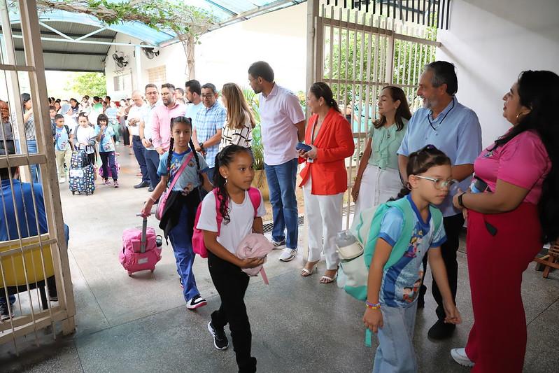 Estudantes da rede municipal de ensino de Manaus voltaram às aulas nesta quarta-feira, 5/2