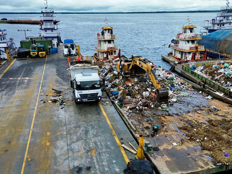 Prefeitura de Manaus retira mais de 200 toneladas de lixo em operação de transbordo