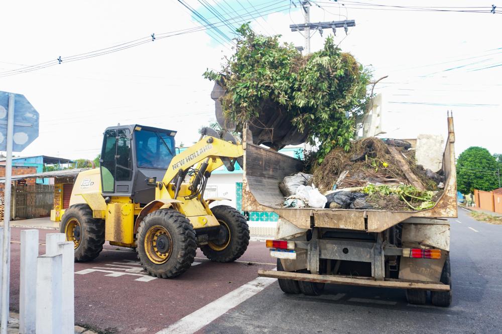 Mutirão de Limpeza em Parintins: Prefeitura intensifica ações e pede apoio da população