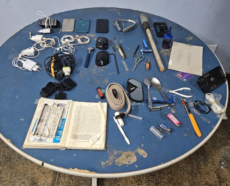 Polícia Militar realiza revista nas celas da 3ª Delegacia Especializada de Parintins