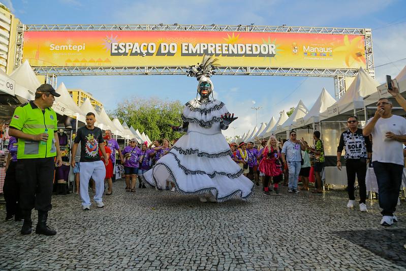 ‘Empreende Folia 2025’ fortalece economia criativa e leva alegria ao calçadão da Ponta Negra
