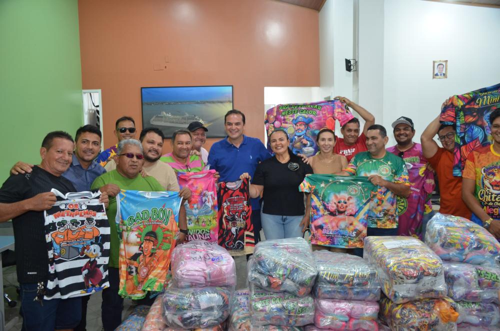 Blocos das chaves Irreverentes e Especiais recebem abadás do Carnailha 2025