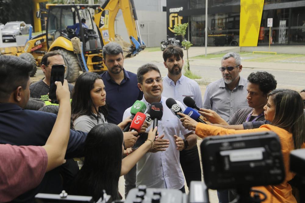 Prefeito em exercício Jander Lobato vistoria obra de modernização da rede de drenagem na avenida Maceió