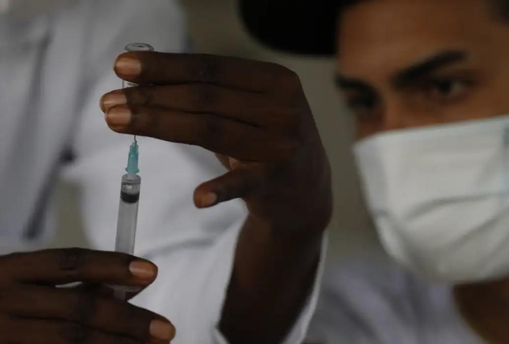 Covid-19: casos e óbitos apresentam queda entre final de fevereiro e início de março