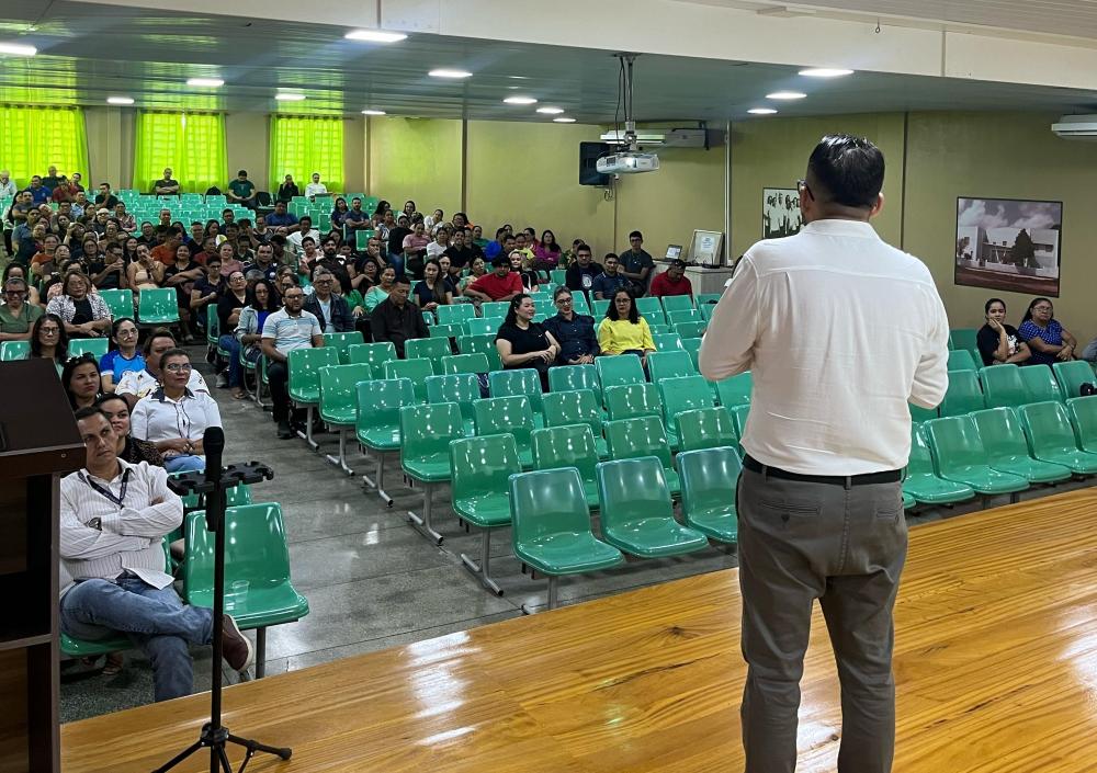 Durante formação para servidores, Seduc Parintins reforça orientações padrões para atendimento a alunos em vulnerabilidade