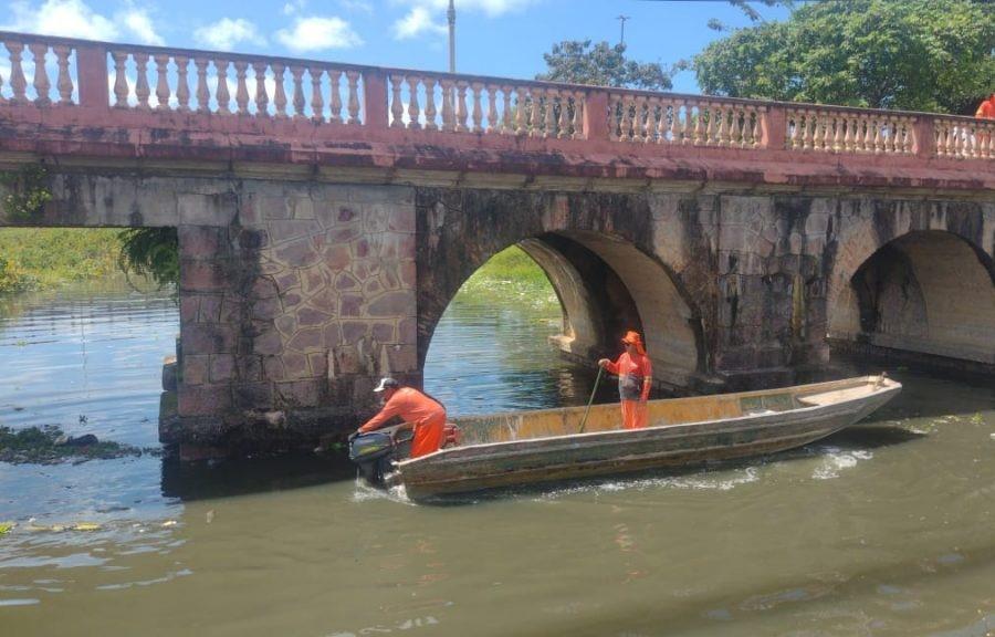 Prefeitura de Manaus intensifica limpeza no igarapé do Mestre Chico no bairro Educandos