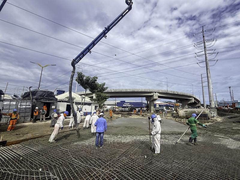 Prefeitura de Manaus inicia concretagem da maior laje do complexo viário Rei Pelé e chega a 95% da obra concluída