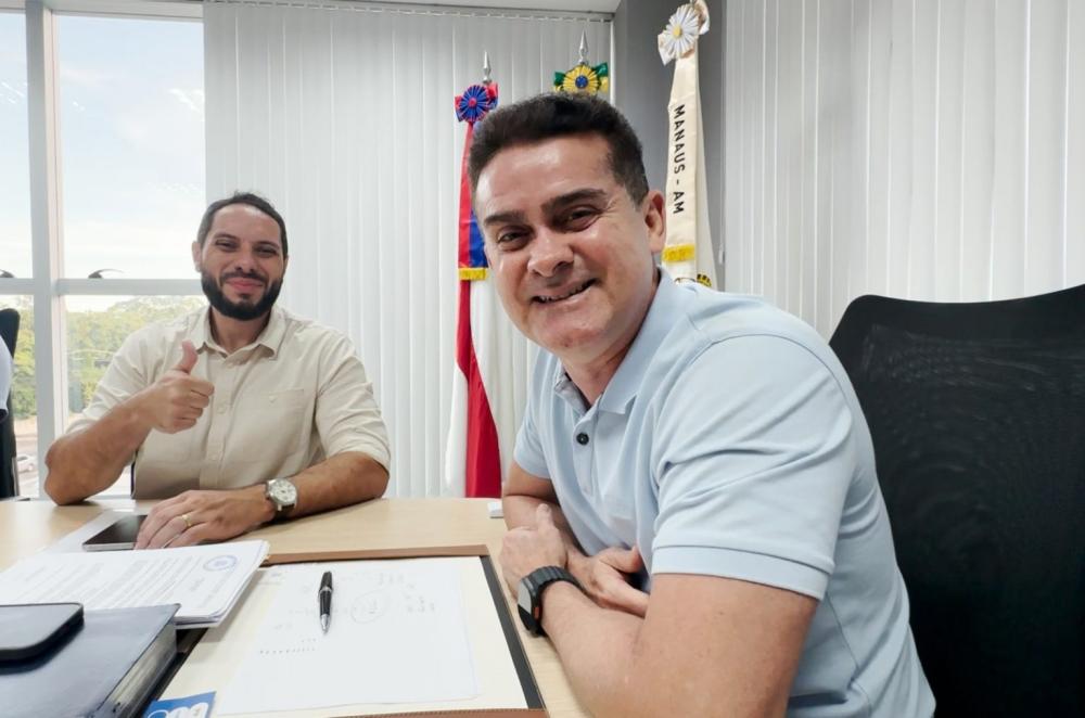 Prefeito David Almeida anuncia pagamento do 14º salário para 1.842 servidores da rede municipal de ensino