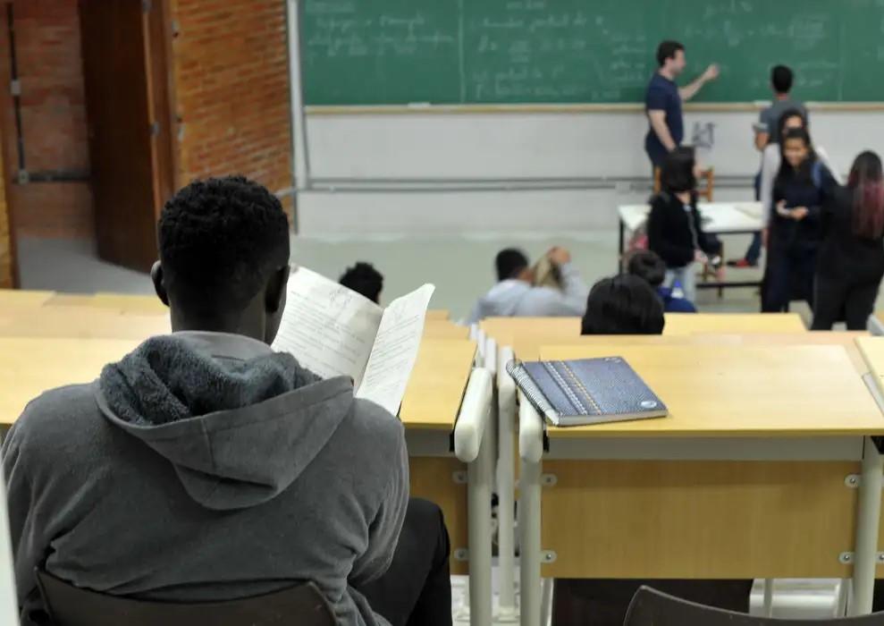 Campanha arrecada doações para bolsas destinadas a estudantes negros