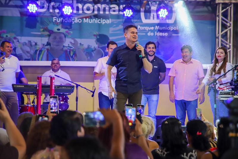 Prefeito David Almeida celebra Dia das Mães com idosos em evento marcado por emoção e solidariedade