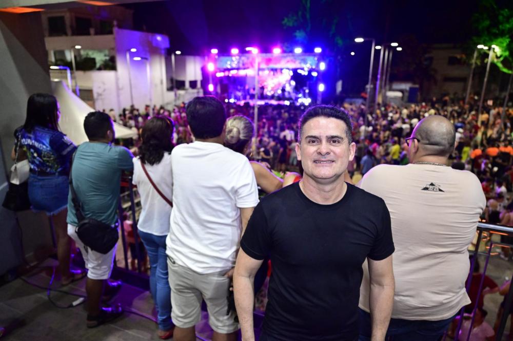 Prefeito David Almeida celebra o Dia das Mães com show de José Augusto e reforça valorização das famílias e o fortalecimento do centro histórico