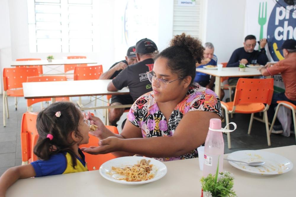 Auxílio Estadual e Prato Cheio garantem autonomia e segurança alimentar de mães e filhos no Amazonas