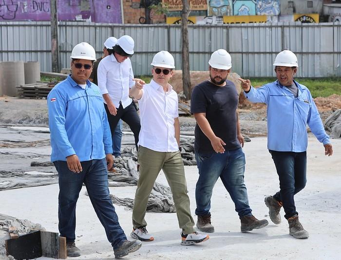 Prefeito David Almeida acompanha fase final das obras do complexo viário Rei Pelé