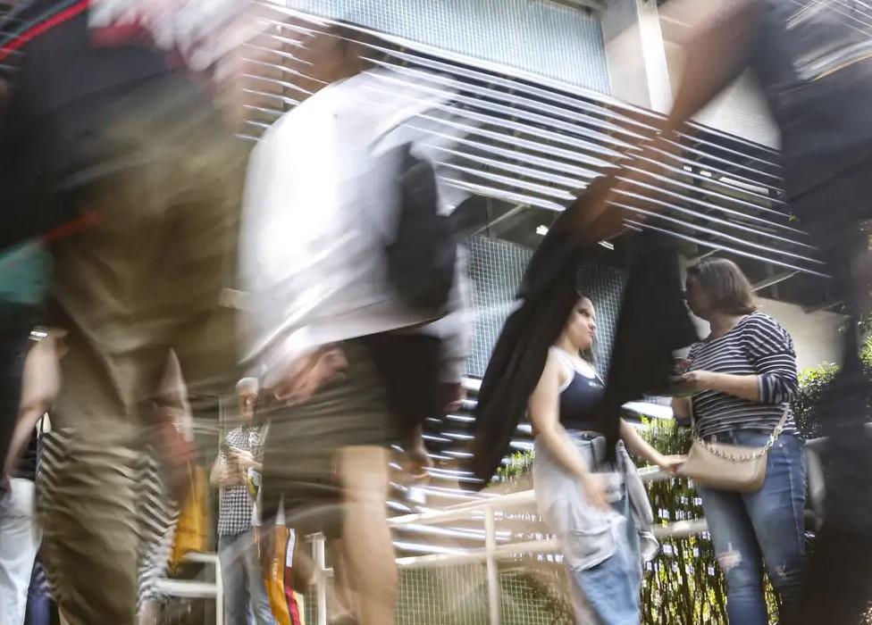 Alunos de cursinhos populares irão receber bolsa de R 200 por mês