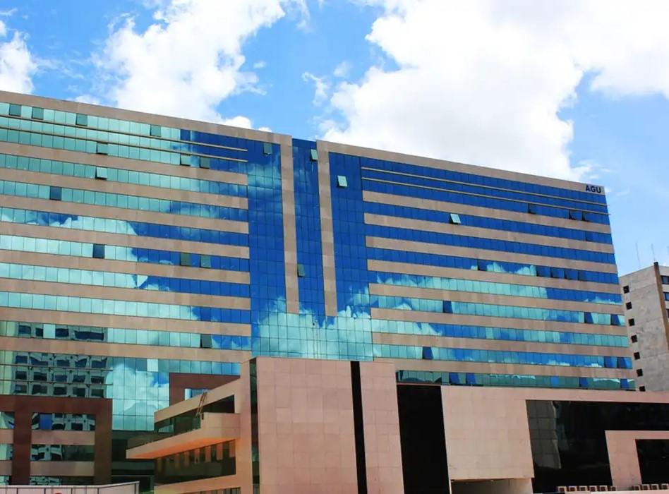 Justiça bloqueia R$ 119 milhões de investigados por fraude contra INSS