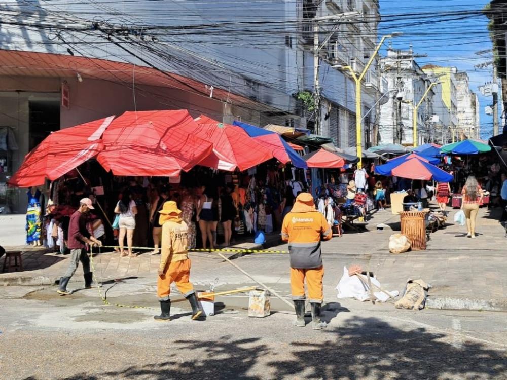 Prefeitura de Manaus executa serviços de infraestrutura no Centro