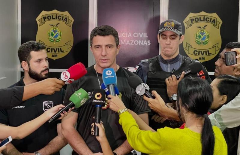 Polícia Civil apura caso de homem que circulava com o pai morto em cadeira de rodas em Manaus