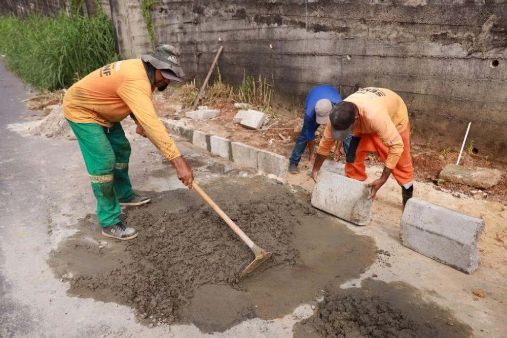 Prefeitura de Manaus atua em ruas do bairro Santo Agostinho com obras de infraestrutura