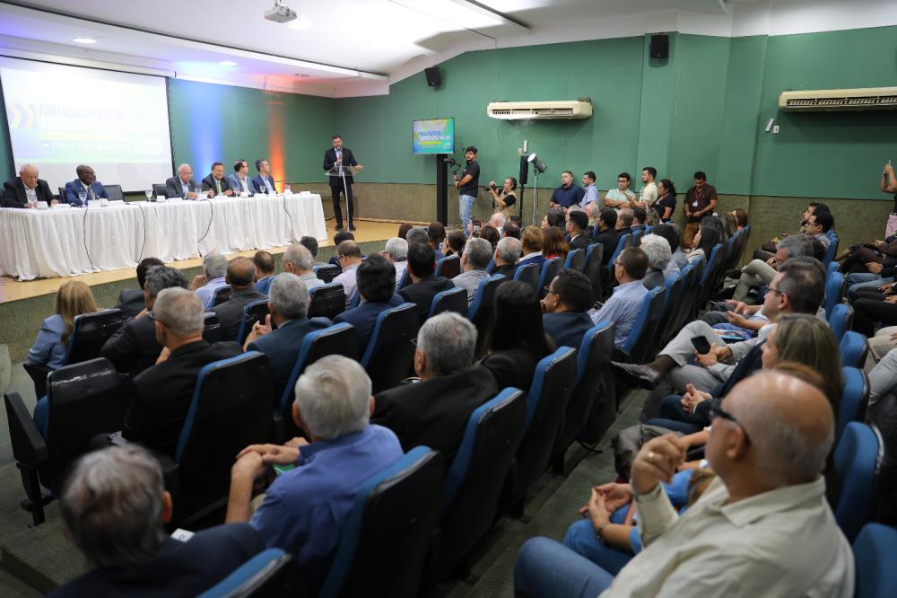 Governador destaca apoio ao comércio durante estiagem e reforça injeção de R$ 1,5 bilhão na economia com pagamento do 13º