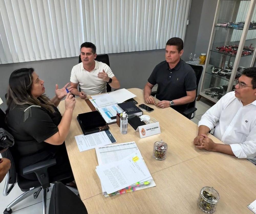 Prefeito David Almeida sanciona reajuste salarial e unificação de data-base para mais de 32 mil servidores municipais de Manaus