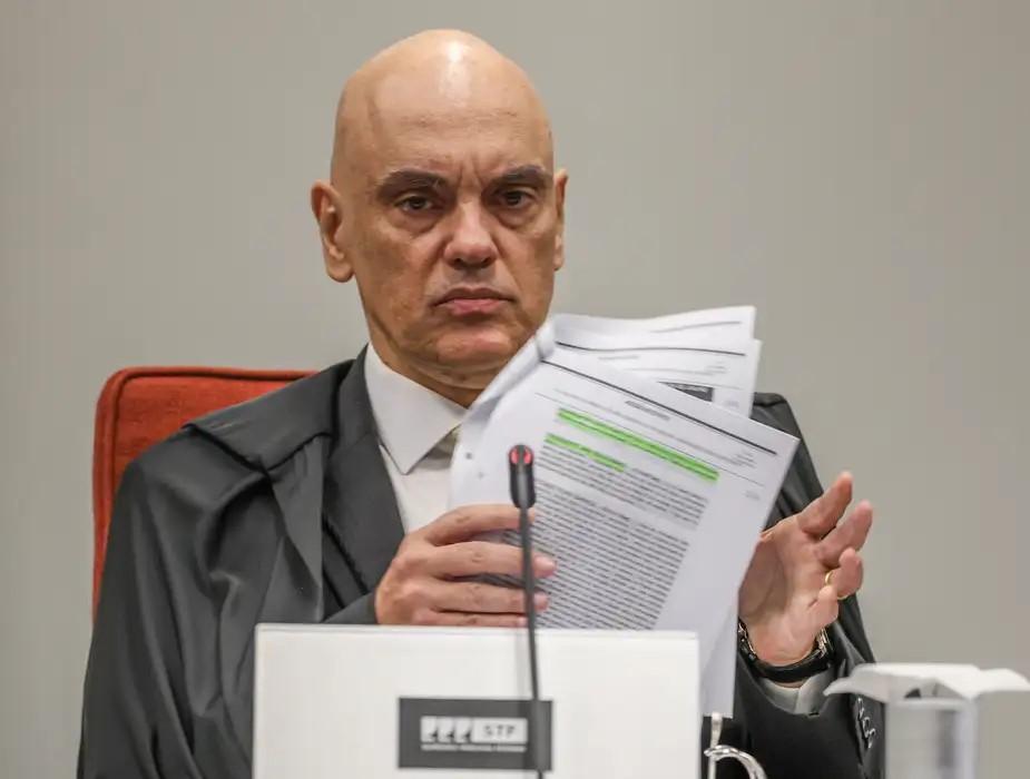 Moraes diz que defesa de Bolsonaro poderá acompanhar acareação de Cid