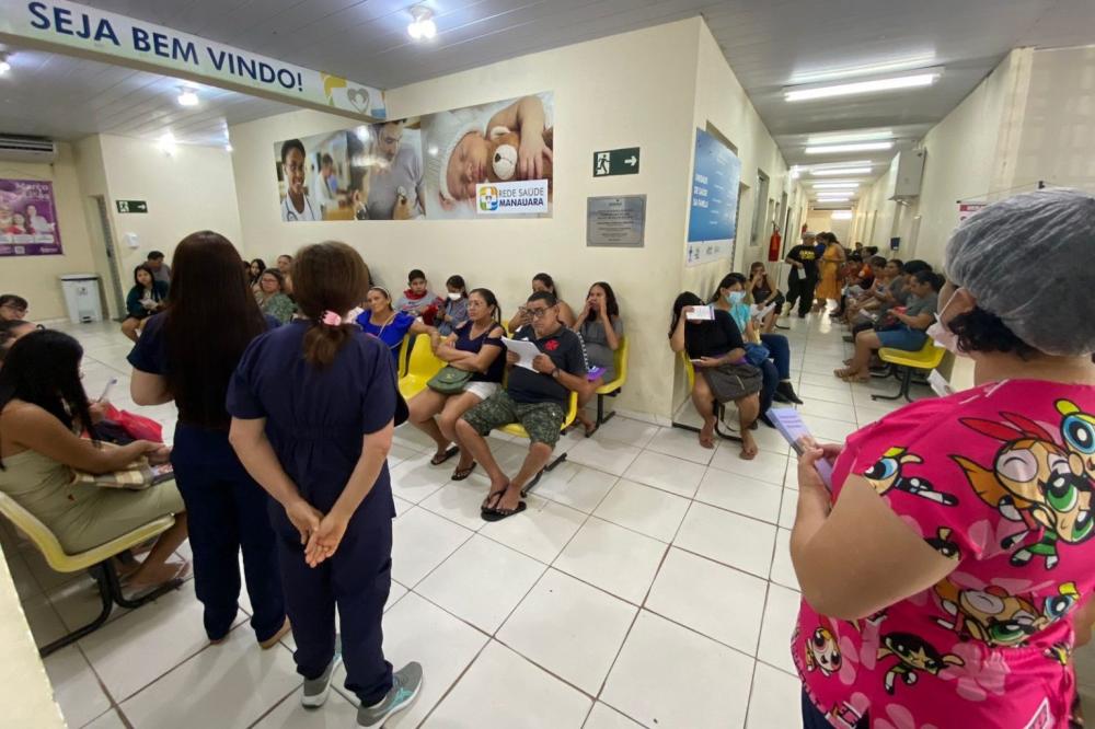 Usuários de unidades de saúde da prefeitura recebem orientações para combate à violência contra idosos