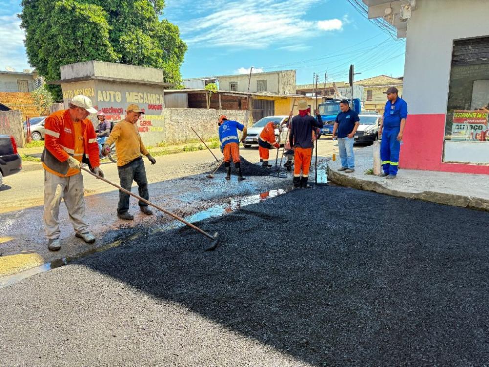 Prefeitura de Manaus executa recuperação asfáltica em bairros da zona Norte