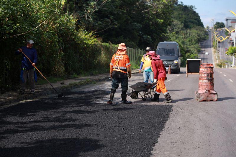 Prefeitura de Manaus realiza recuperação asfáltica em grande avenida do bairro Cidade de Deus