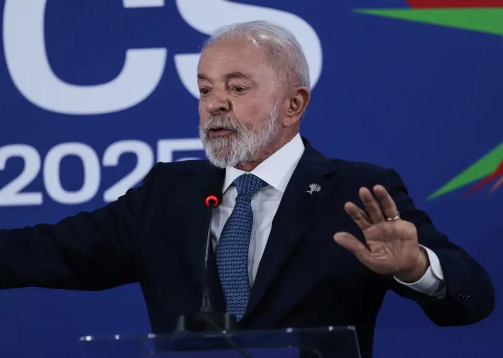 Lula diz que Brics seguirá discutindo alternativas ao dólar Lula diz que Brics seguirá discutindo alternativas ao dólar