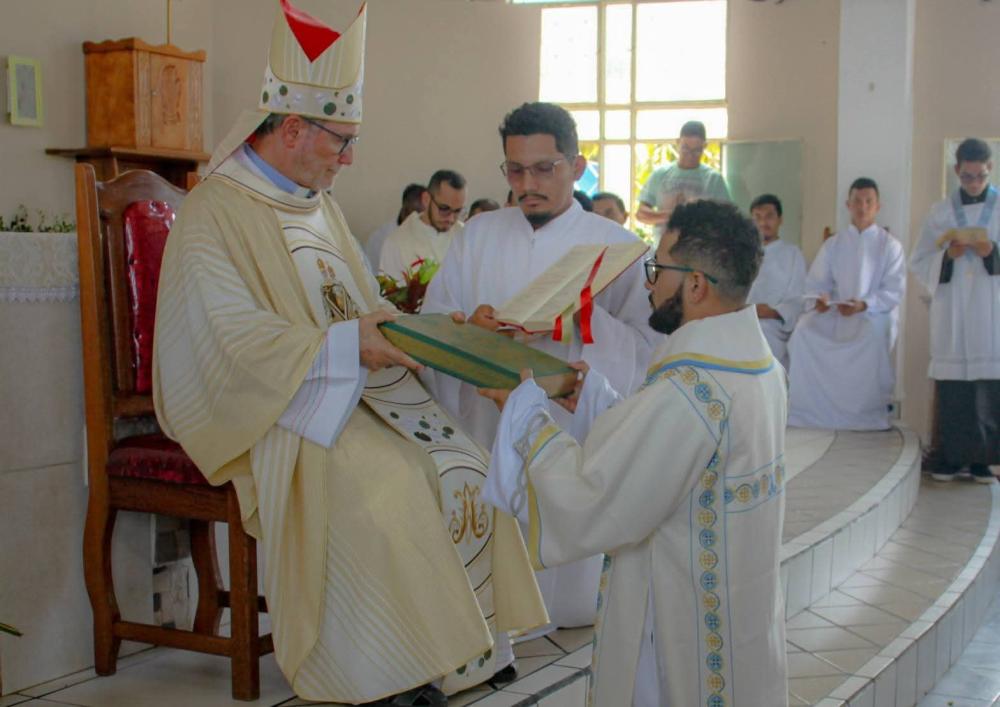Seminarista Lyvio Costa é ordenado diácono transitório na Diocese de Parintins