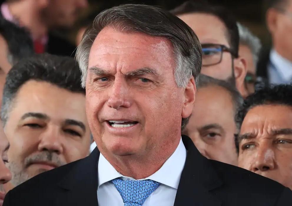 Moraes dá 24 horas para Bolsonaro explicar uso de redes sociais Moraes dá 24 horas para Bolsonaro explicar uso de redes sociais