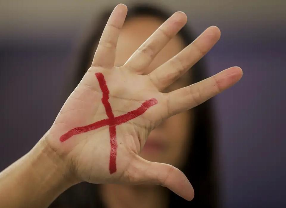 Mortes intencionais caem 5,4% no país em 2024; feminicídios sobem 19%