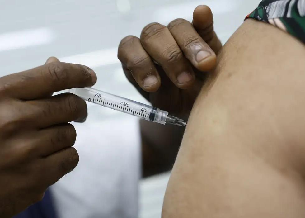 Casos de síndrome respiratória aguda grave caem no país, diz Fiocruz