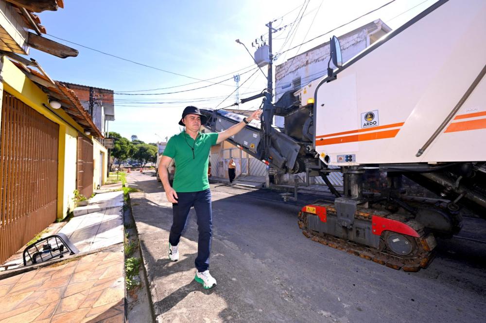 David Almeida acompanha obras no conjunto Galiléia e anuncia avanço do asfaltamento com a chegada do verão