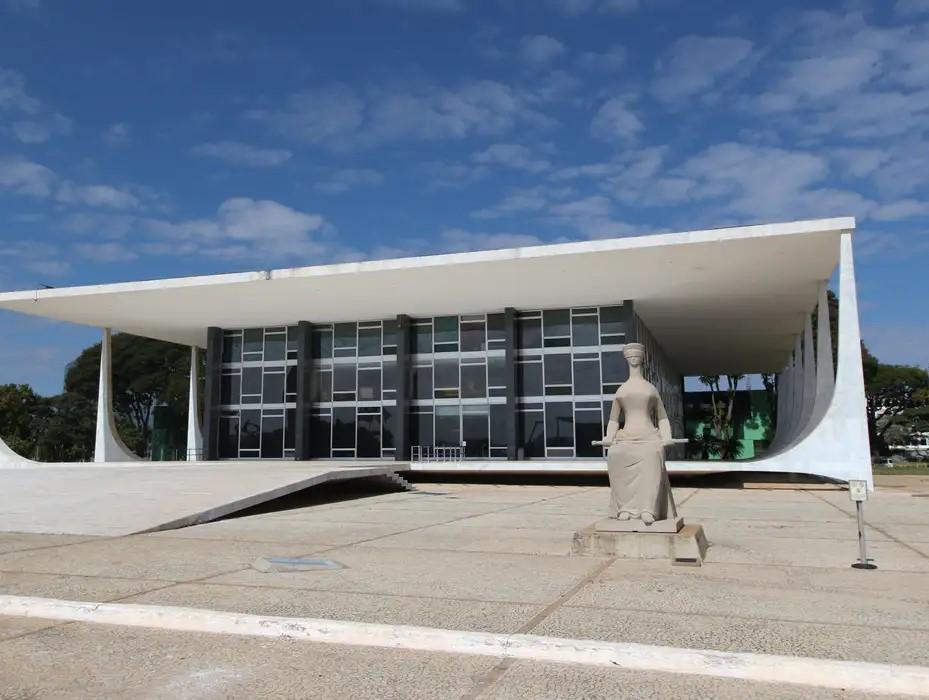 STF retoma sessões após recesso e fará defesa de Moraes