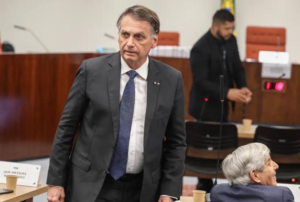 Prisão domiciliar: saiba o que Bolsonaro está proibido de fazer